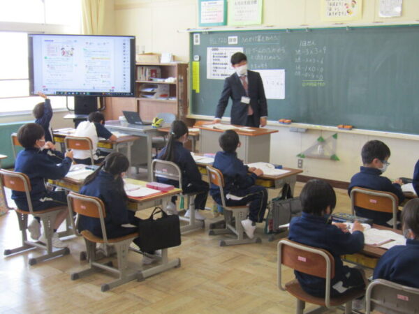 授業参観|高岡市立国吉義務教育学校