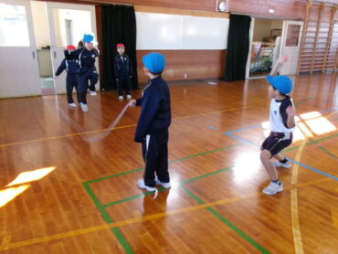 １年 体育「なわとび」