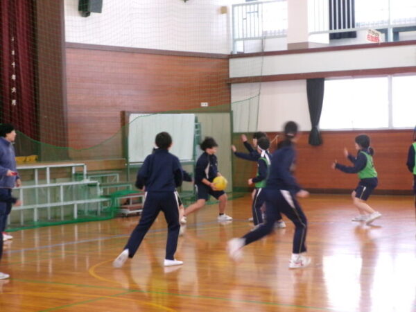 ６年 体育「バスケットボール」