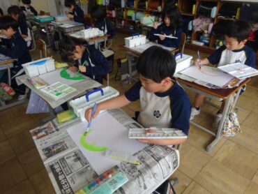 ２年 図工「えのぐじまをかこう」