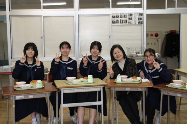 ９年 「思い出ランチ②～１年時の担任の先生と～」